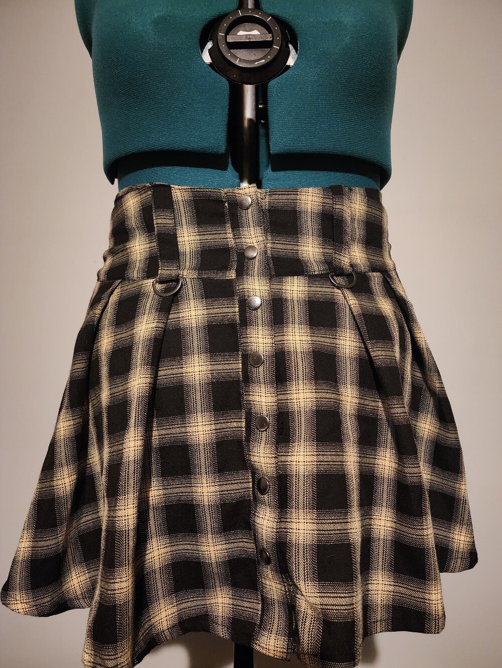 Plaid Button-Front A-Line Skirt in Black and Yellow